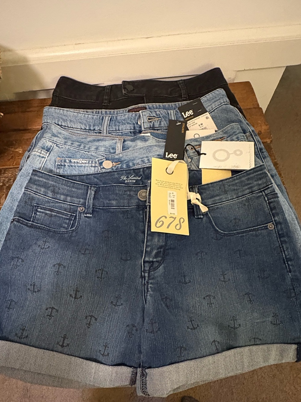 Lot of 4 Size 8 women’s shorts/ 3 pairs NWT
